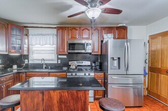 310 Cator Ave in Jersey City, NJ - Building Photo - Building Photo