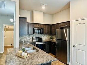 1512 Dansby St in Bryan, TX - Building Photo - Building Photo