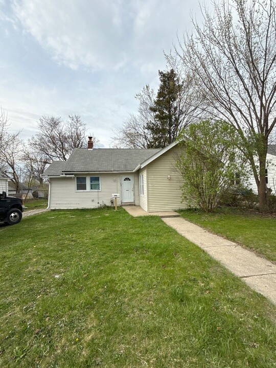 1146 LaSalle Ave in Waterford Township, MI - Building Photo