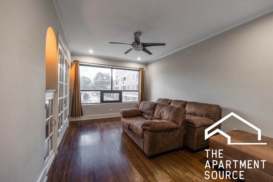 3716 W Belmont Ave, Unit 1S in Chicago, IL - Building Photo