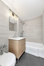 140 E 56th St in New York, NY - Building Photo - Building Photo