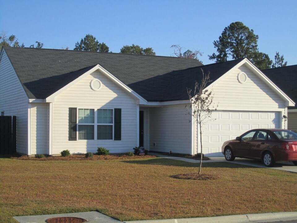 94 Roseberry Cir in Port Wentworth, GA - Building Photo