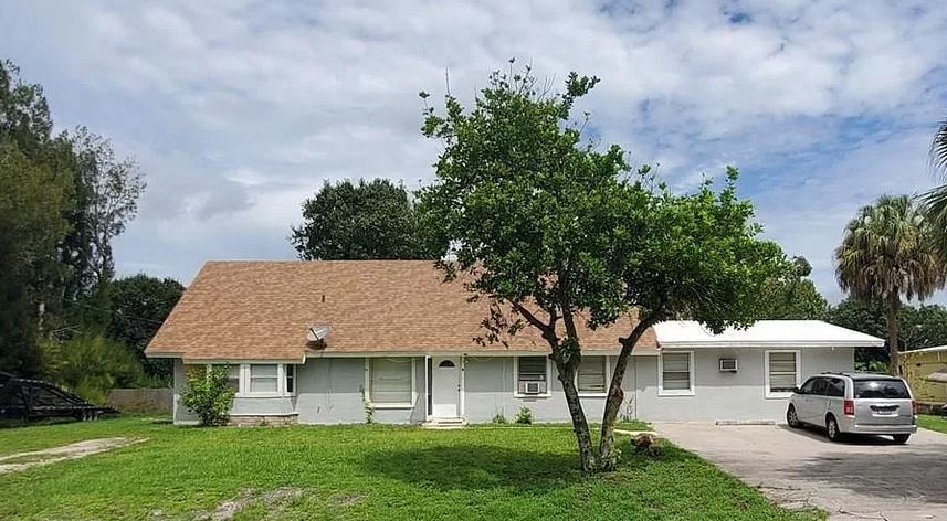 2210 Cantor Ln, Unit C in North Fort Myers, FL - Foto de edificio
