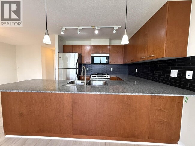 property at 4333-4333 Central Blvd