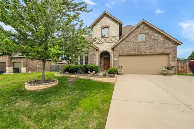 property at 2002 Lindentree Dr