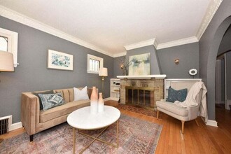 5352 N Kent Ave in Whitefish Bay, WI - Building Photo - Building Photo