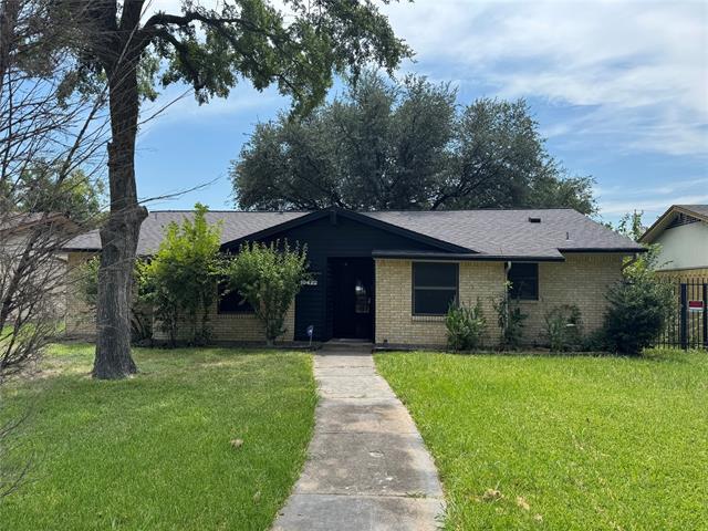 10422 Castlerock Dr in Dallas, TX - Building Photo