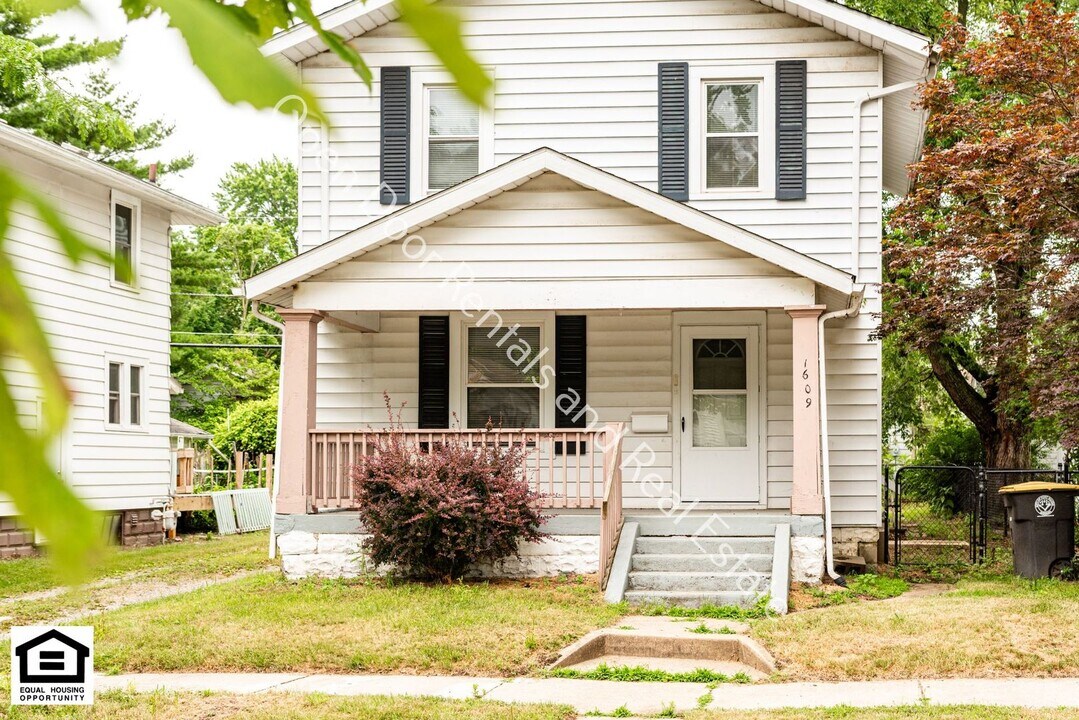 1609 Tecumseh St in Fort Wayne, IN - Foto de edificio