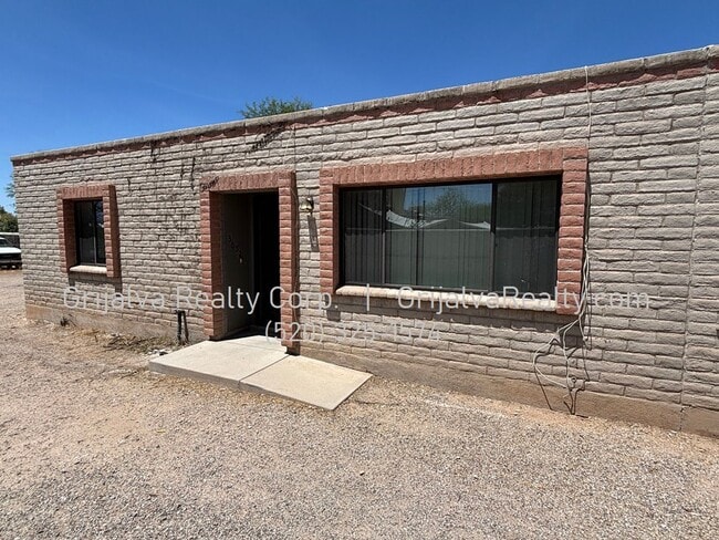property at 3648 E Blacklidge Dr