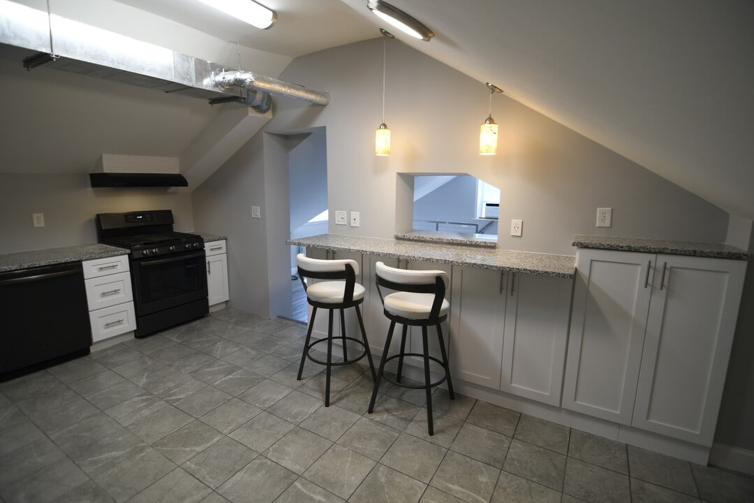 309 Old York Rd, Unit B in Bridgewater, NJ - Building Photo