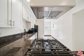 7946 Fountain Ave in West Hollywood, CA - Building Photo - Building Photo