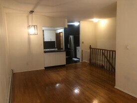 35 Autumn Ave, Unit Apt. 2 in Brooklyn, NY - Building Photo - Building Photo