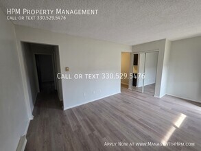 1017 Howe Ave in Cuyahoga Falls, OH - Building Photo - Building Photo