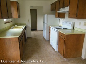 615 SE Lilly Ave in Corvallis, OR - Foto de edificio - Building Photo