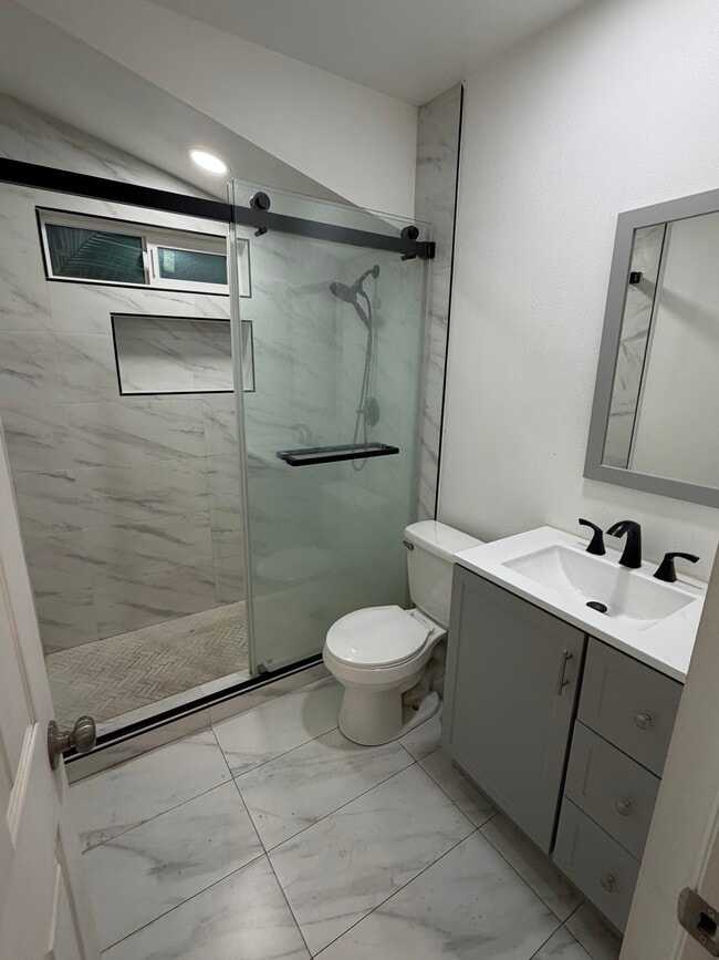 1103 E Princeton St, Unit 1 in Ontario, CA - Foto de edificio - Building Photo