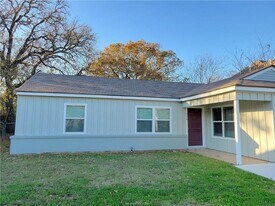 308 Foch in Bryan, TX - Building Photo