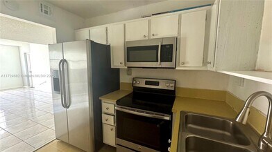 4675 W 18th Ct in Hialeah, FL - Building Photo - Building Photo
