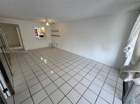 1331 Lincoln Rd, Unit 402 in Miami Beach, FL - Building Photo