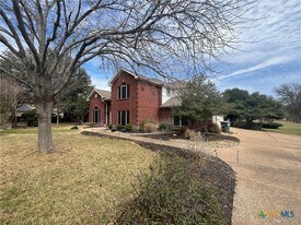 2013 Highland Dr in Salado, TX - Building Photo