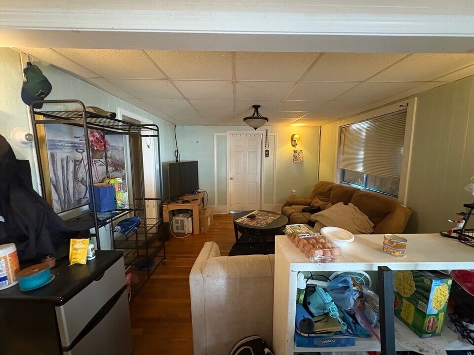 220 E Eagle St in Boston, MA - Building Photo