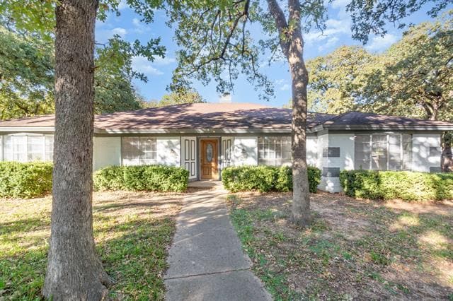 210 Oak Forest Trail in Euless, TX - Building Photo - Building Photo