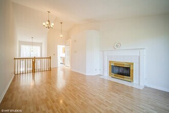 2778 S Cedar Glen Dr in Arlington Heights, IL - Building Photo - Building Photo
