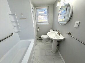 15 Garfield Ave, Unit 1 in Saugus, MA - Building Photo - Building Photo