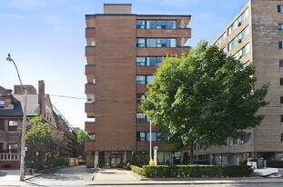 214 St George St in Toronto, ON - Building Photo
