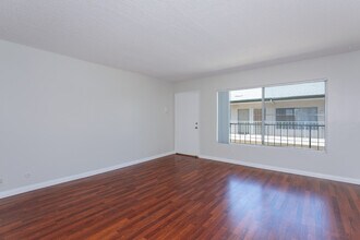 11520 Menlo Ave in Hawthorne, CA - Foto de edificio - Building Photo