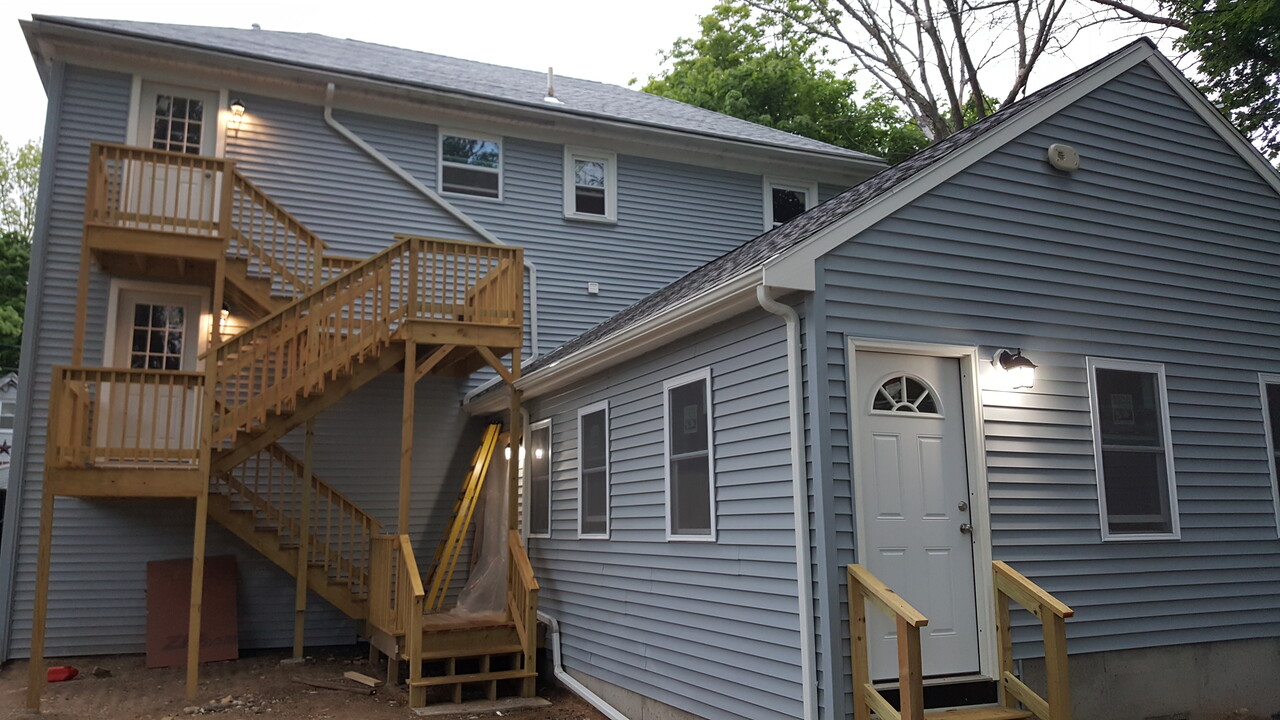 96 Perry Ave, Unit 2 in Stoughton, MA - Building Photo