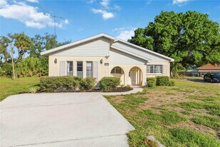 2615 9th Ave Dr E in Palmetto, FL - Building Photo