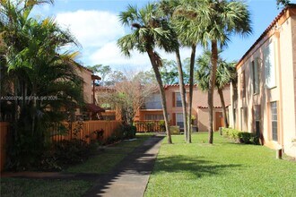 7208 Fairway Dr in Miami Lakes, FL - Building Photo - Building Photo