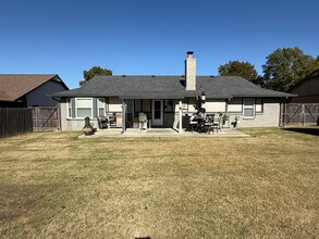 3213 E Oakridge St in Broken Arrow, OK - Foto de edificio - Building Photo