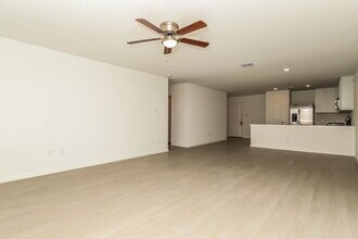 15407 Salmon Spg in San Antonio, TX - Foto de edificio - Building Photo