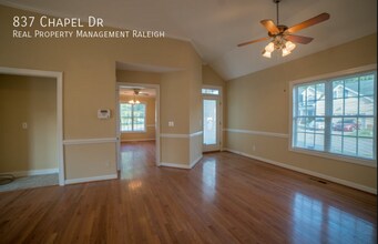837 Chapel Dr in Fuquay Varina, NC - Building Photo - Building Photo
