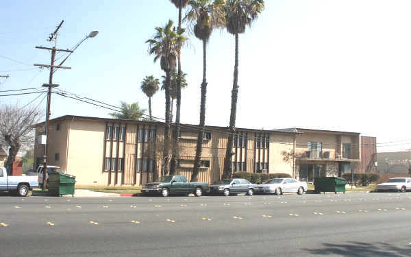 The Lynwood Apartments in Lynwood, CA - Building Photo - Building Photo