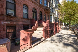 140 W 75th St in New York, NY - Foto de edificio - Building Photo