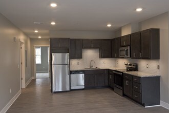 Fulton Square in Grand Rapids, MI - Foto de edificio - Building Photo