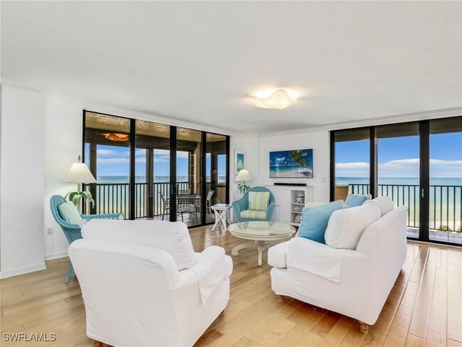 10851 Gulf Shore Dr in Naples, FL - Building Photo - Building Photo