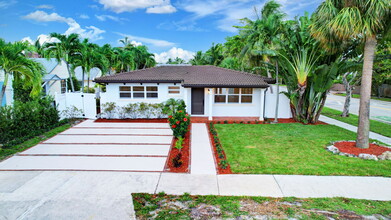 240 Marlborough Rd in West Palm Beach, FL - Building Photo - Building Photo