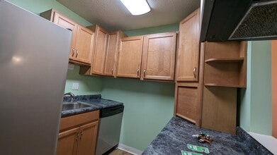 7124 72nd Ln N in Brooklyn Park, MN - Foto de edificio - Building Photo