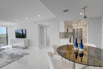 7847 Lakeside Blvd in Boca Raton, FL - Building Photo - Building Photo