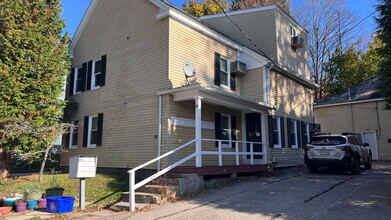 29 Spring Street in Newmarket, NH - Foto de edificio - Interior Photo