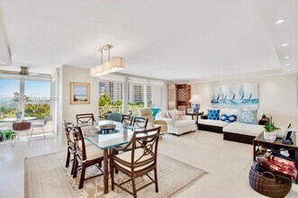 613 Ocean Dr in Key Biscayne, FL - Building Photo - Building Photo