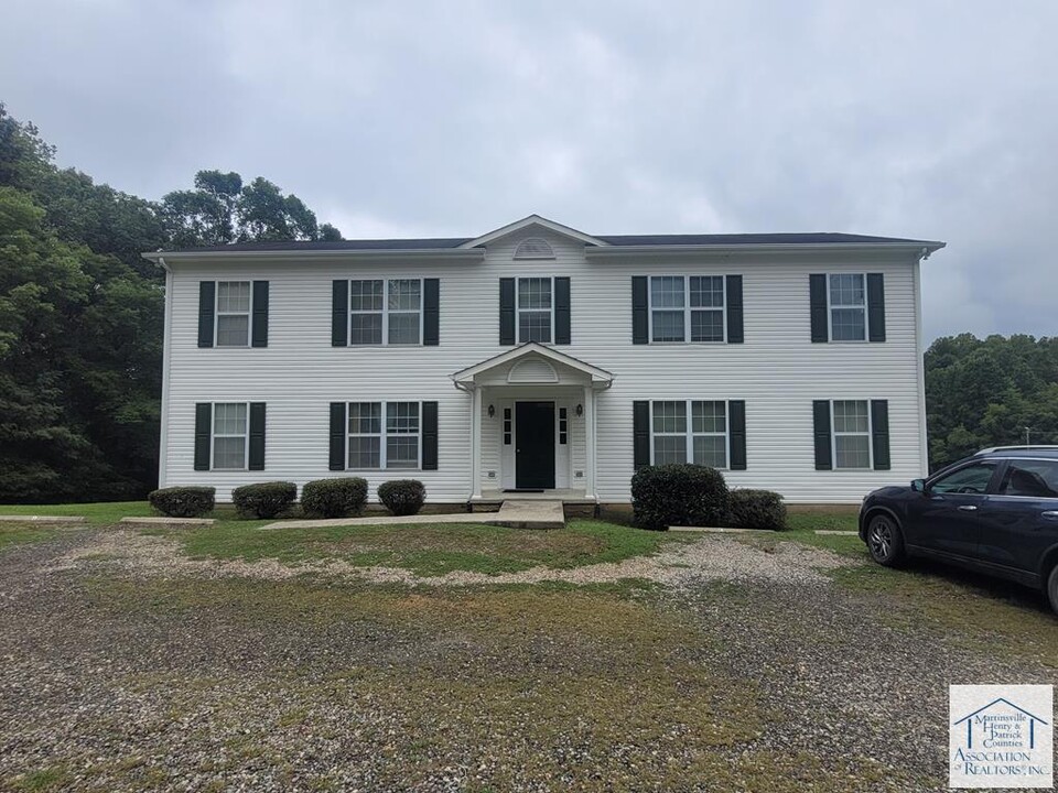 156 Idlewild Dr in Fieldale, VA - Building Photo