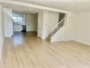 2731 Erringer Rd in Simi Valley, CA - Building Photo - Building Photo