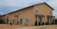 Woodland Townhomes in Marysville, CA - Foto de edificio - Building Photo