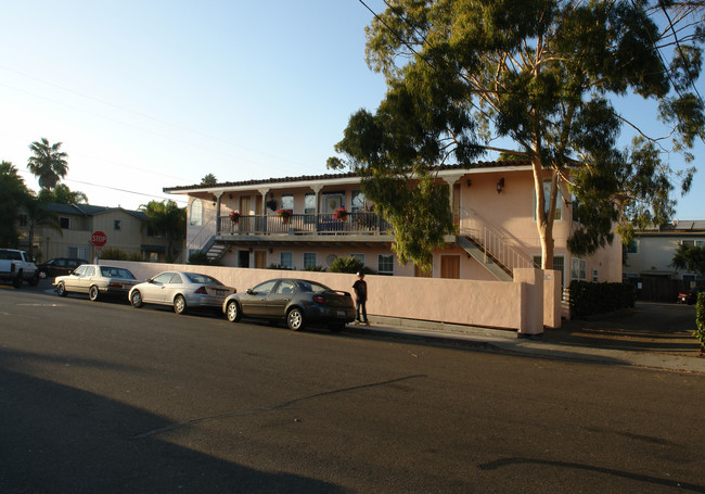 The Hive at 6598 Trigo in Goleta, CA - Foto de edificio - Building Photo