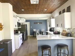 3224 W Houston St in San Antonio, TX - Foto de edificio - Building Photo