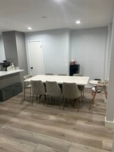 429 E Providencia Ave, Unit F in Burbank, CA - Foto de edificio - Building Photo